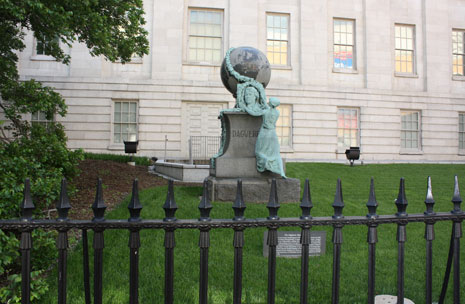 Daguerre monument, on the grounds of the National Portrait Gallery