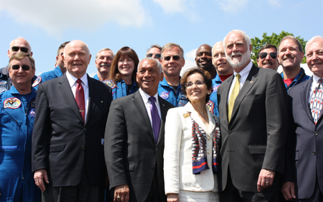 Group photo at Discovery dedication ceremony