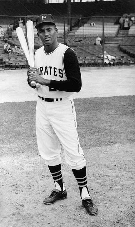 Blog_roberto_clemente Black and white photo of Roberto Clemente, in Pirates uniform, with two bats on his shoulder