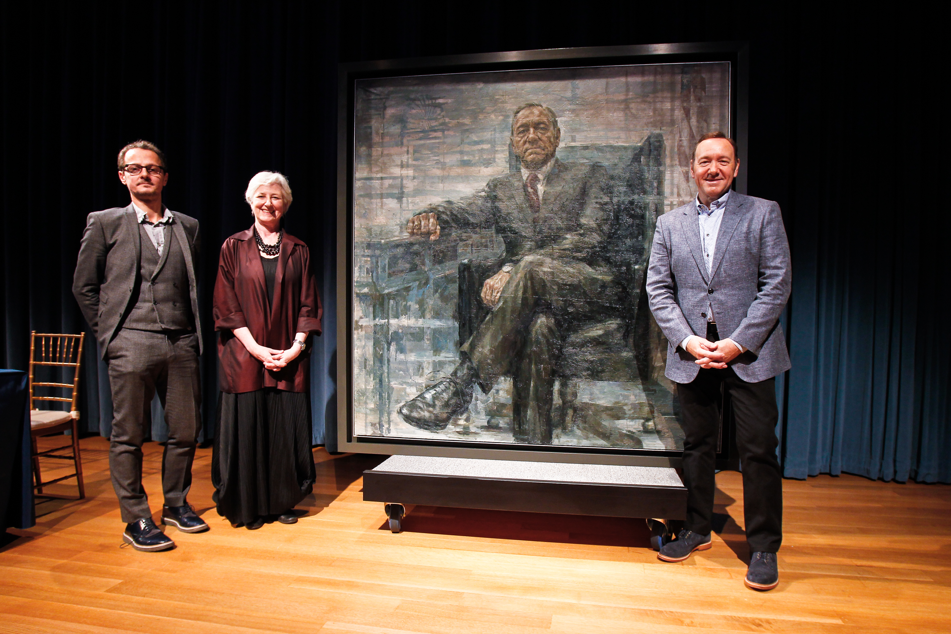 Preview image for El arte imita la vida cuando el retrato del "presidente Francis Underwood" se presenta en la Galería Nacional de Retratos del Smithsonian press release