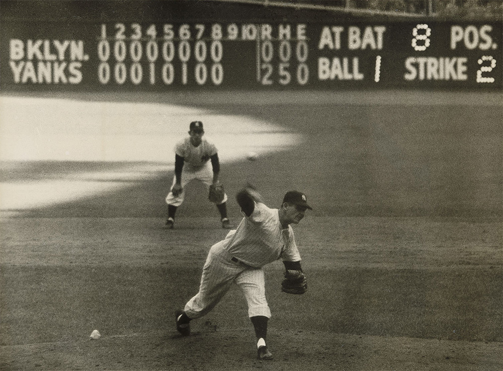 Baseball player throwing a pitch