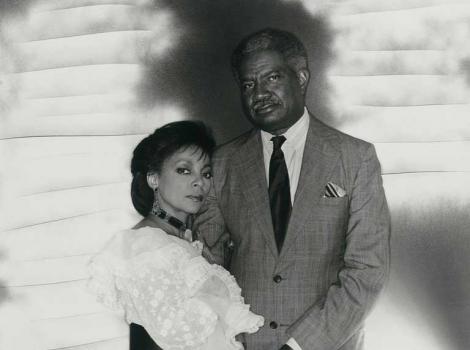 Black and white image of a woman leaning on a man's shoulder